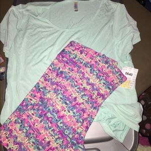 Lularoe classic tee 3x and tc2 legging both NWT